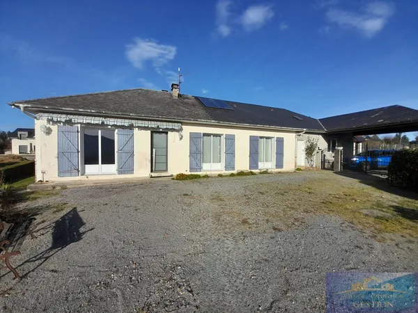 Maison de plain-pied avec magnifique vue sur les montagnes 