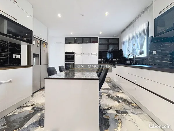 Maison 6 pièces 180 m² 