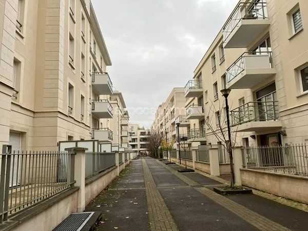 APPARTEMENT F2 AVEC BALCON, CAVE ET STATIONNEMENT - ROUEN RIVE GAUCHE - 45.90 m² 