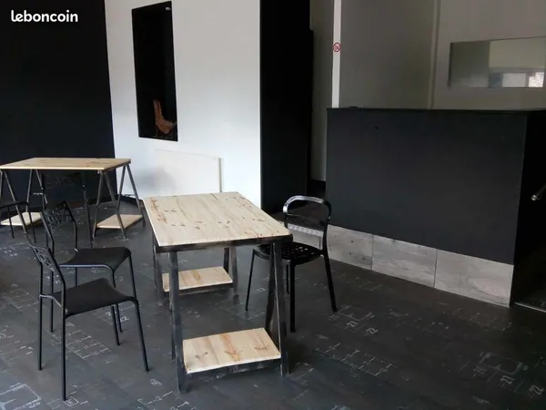 Local de 65 m2 a louer, bureau, stockage, showroom, artisan, parkjing PV 