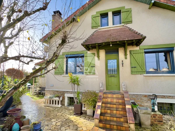 MAISON 122 M² ? ATHIS MONS, SECTEUR CALME ET BEAUX VOLUMES 