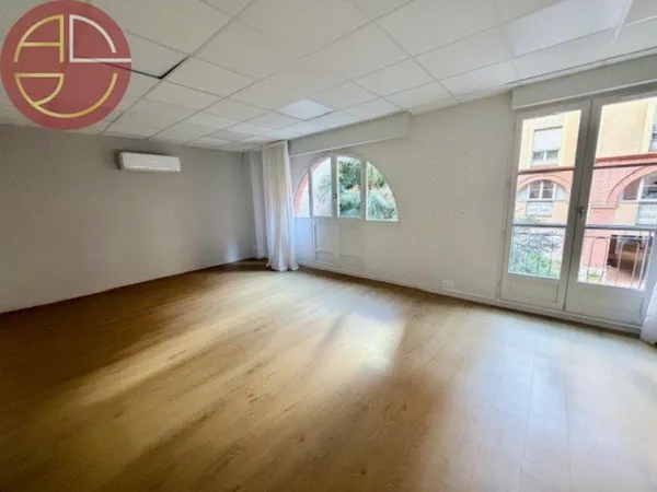 Bureaux 200 m² 