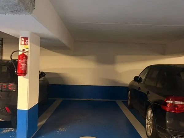 Parking métro glacière 13eme