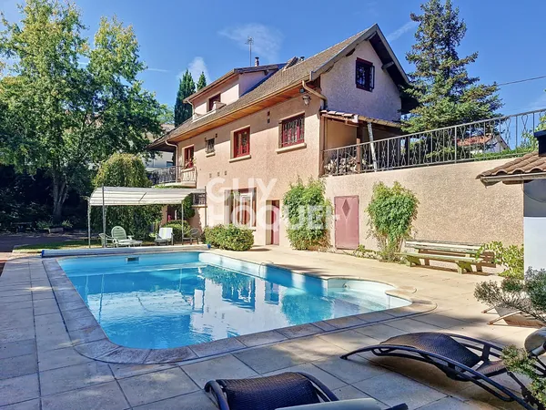 MAISON À VENDRE DE 6 PIÈCES DE 220,00 M² 