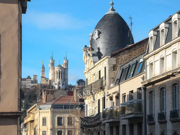 Lyon 2 - Grolée - Appartement de 169 m² - 3 chambres - cave - local à vélo 