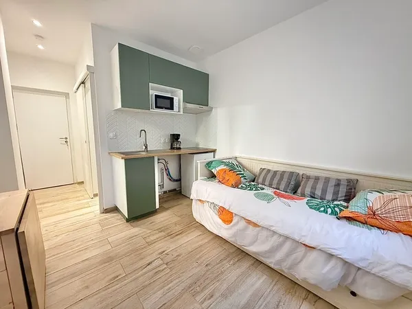 Studio 1 pièce 14 m² 