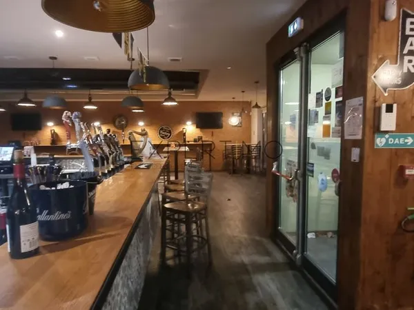 Bar, brasserie 750 m² Val-de-Reuil 