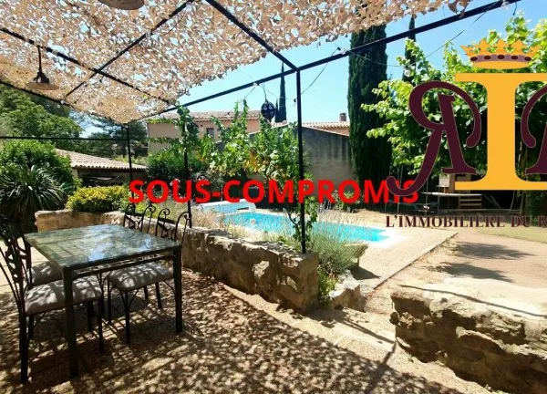 Villa 137 m² hab/env. sur 737 m² de jardin avec piscine.