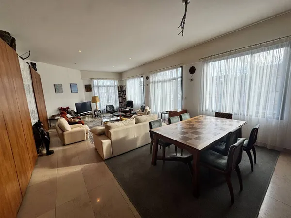 Appartement 6 pièces 145 m² 