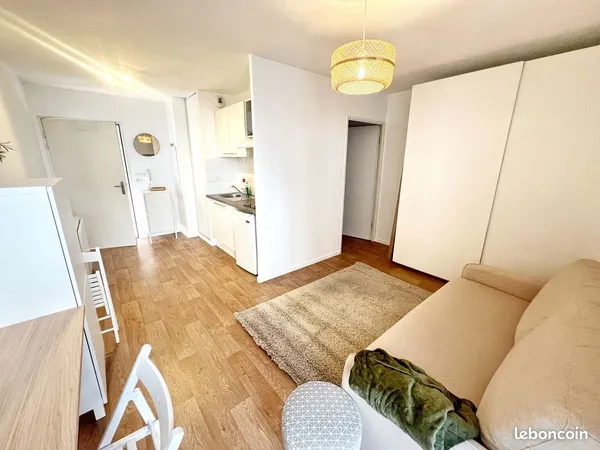 Studio 1 pièce 24 m² 