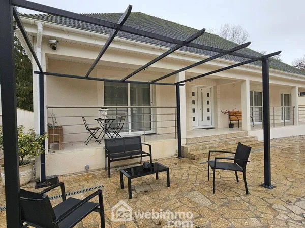 Maison de plain-pied 6 pièces 196 m² 