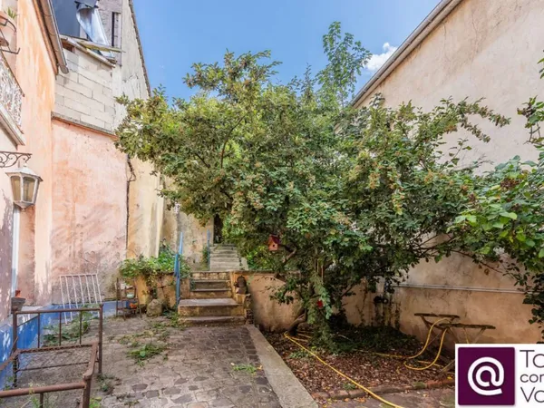 Mairie de Montreuil * Maison familiale * jardin arboré * bel espace * Atypique * au calme 