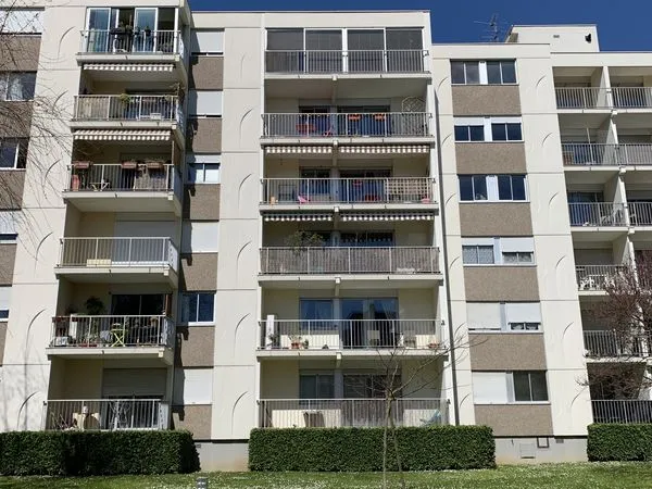 T4 entièrement rénové - Lumineux - Vue panoramique - Dernier étage 