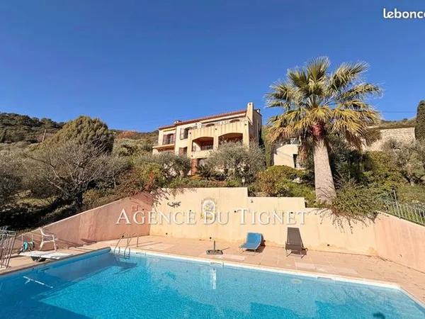 Maison 7 pièces 217 m² 