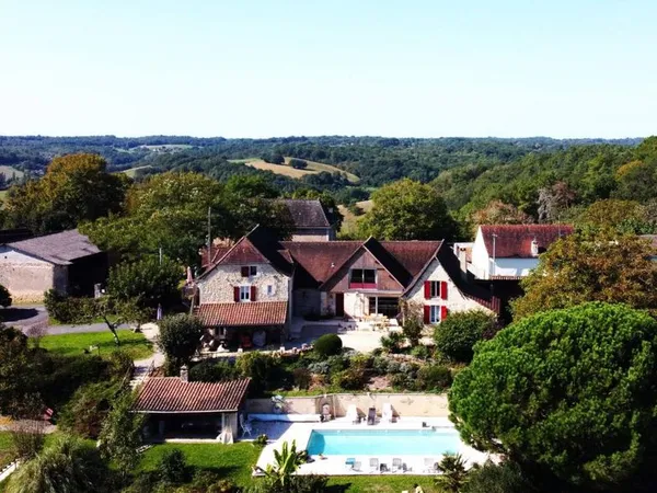Maison 16 pièces 330 m² 