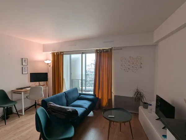 Loue studio meublé lumineux 