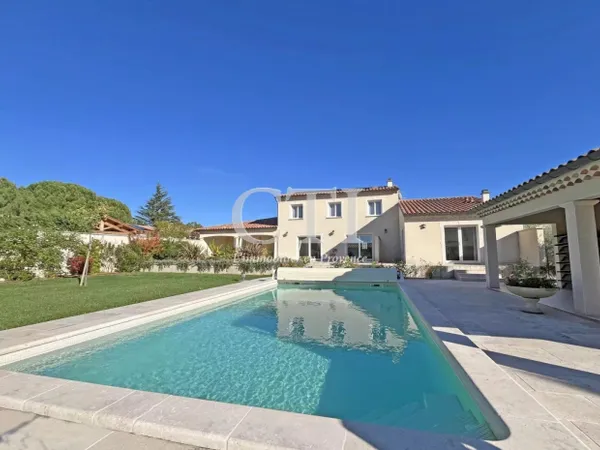 Propriété d'Exception au Coeur de Vaison-la-Romaine 