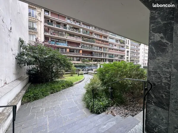 Studio 1 pièce 30 m² 