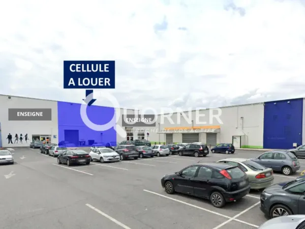 A LOUER / CELLULE COMMERCIALE de 608 m2 