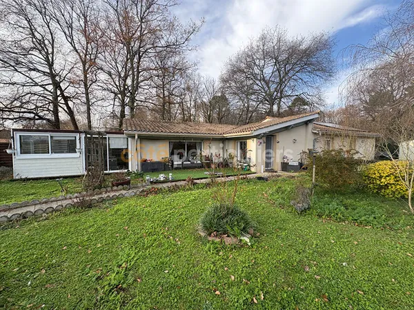 QUEYRAC / MAISON PLAIN-PIED 128m² - 3 CHAMBRES / TERRAIN 1248m² 