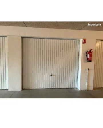 Location d un garage sécurisé à l'année valras plage 