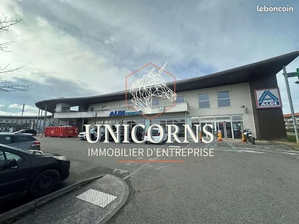 Local commercial 610 m² 