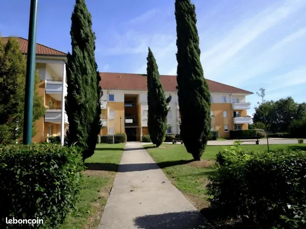 T3 vendu loué - Dernier étage - Résidence avec piscine - 2 parkings - Gourdon (46300) 