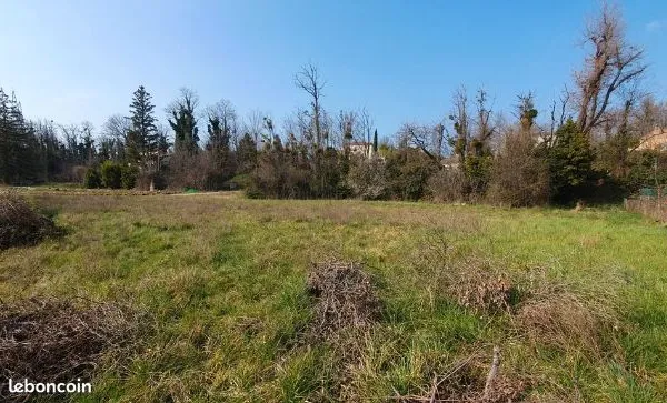 Belle parcelle de 1600 m²avec très belle Vue, possibilité de faire 2 maisons 