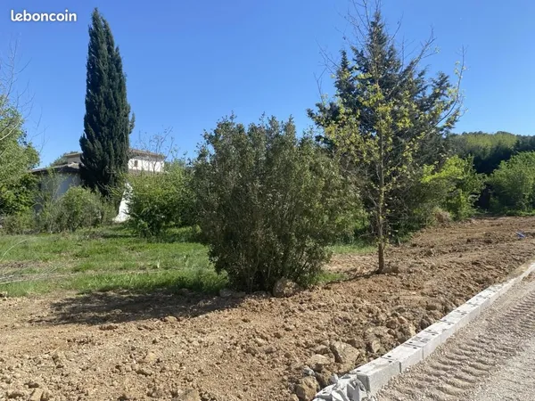 Terrain 350 m² Le Puy Sainte Reparade 