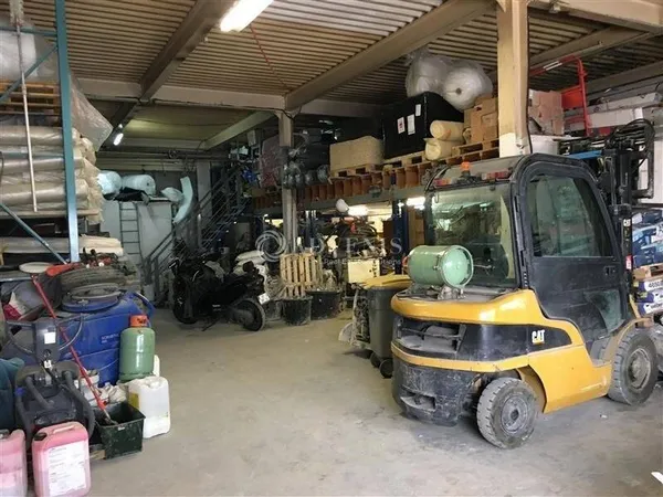 Local d'activité 345 m² 