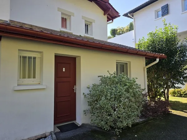 Appartement T3 en duplex avec terrasse, bureau et garage 