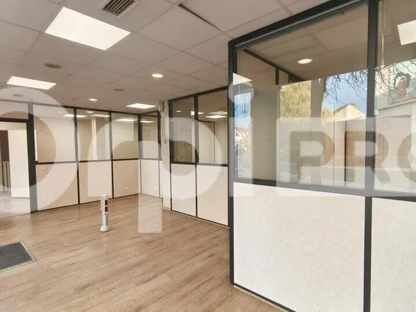 Local commercial 216 m² 