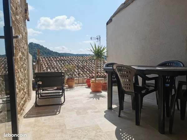 Location maison t3. Terrasse vue luberon 