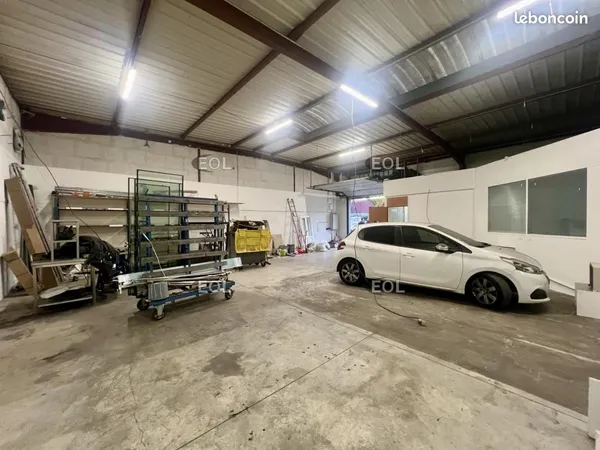 Local d'activité 260 m² 