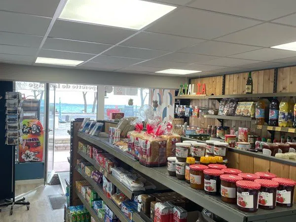 Fond de commerce Supérette en bord de mer 