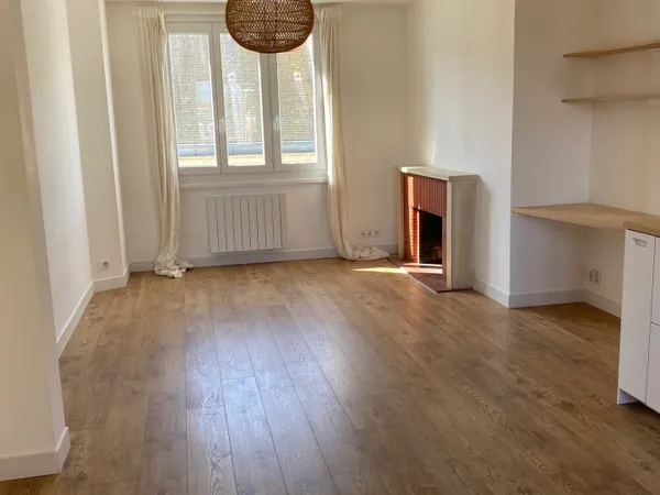Rue des Halles T3 900 EUR 