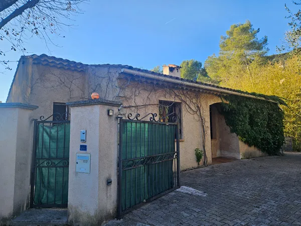 3 pièces -Haut de villa au calme - Vue dégagée sur la vallée 