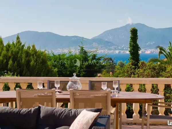 Maison 5 pièces 144 m² 