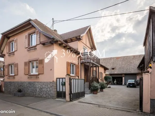 Studio 13 pièces 300 m² 