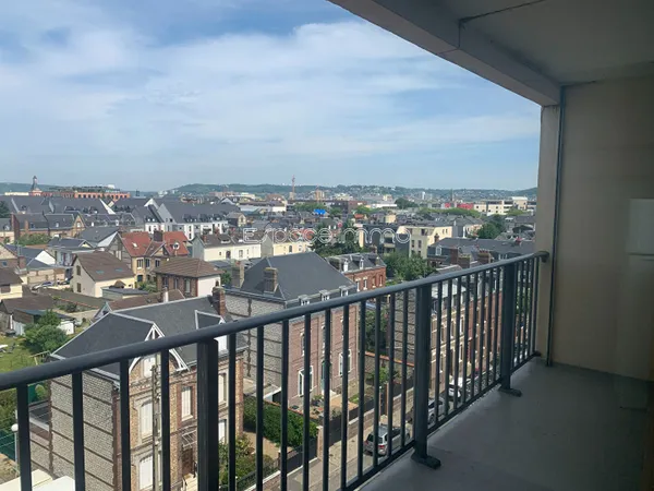 F2 - ROUEN GAUCHE - Ascenseur - balcon - parking et cave 