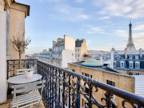 Appartement en étage élevé avec balcon et vue dégagée sur la Tou 