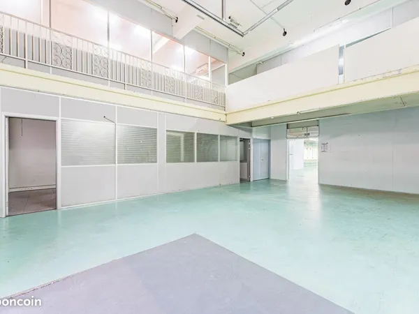 Local 350 m² Pantin 
