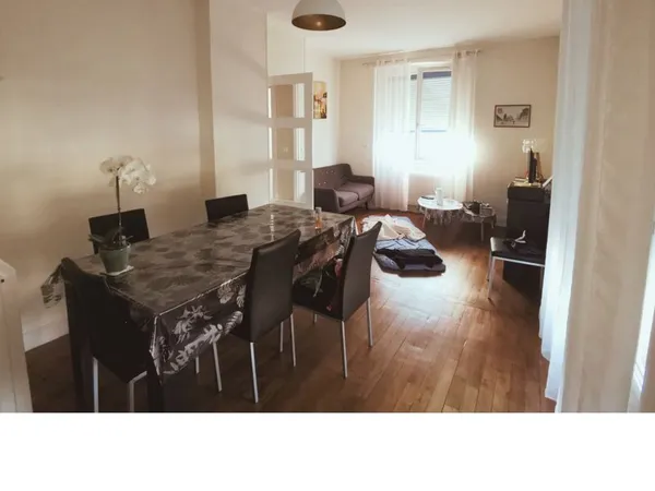 Duplex 2 chb - 1er étage - haut plafond - facile d'accès 