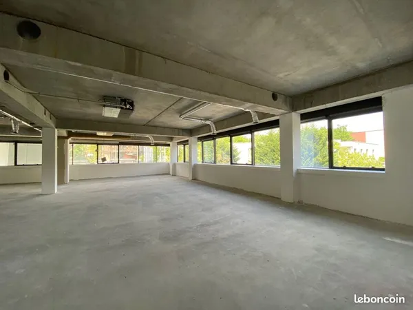 Bureaux 233 m² 