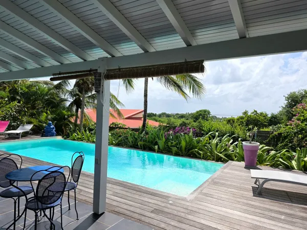 Villa récente avec piscine et vue mer ? Proche Grand-Bourg, Marie-Galante 