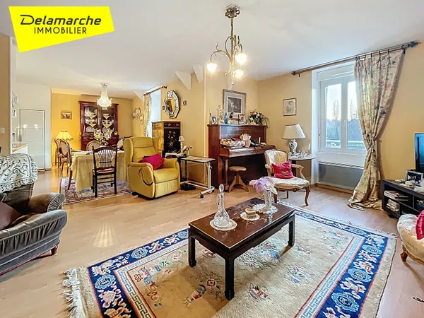 Appartement Granville 4 pièces 108m² trois chambres au ée étage avec ascenseur 