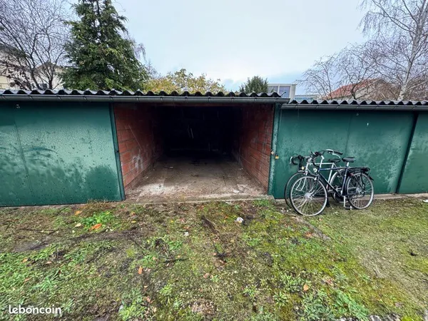 Box 14 m2 centre ville Poissy 