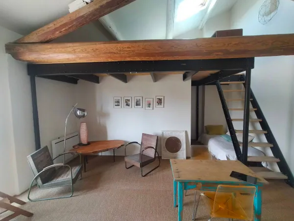 Loue Grand studio mezzanine 