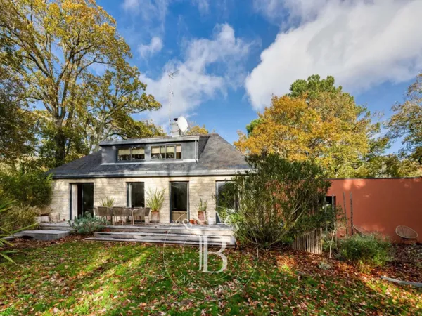 GUERANDE - AU SEIN D'UN DOMAINE PRIVÉ - Élégante maison rénovée 