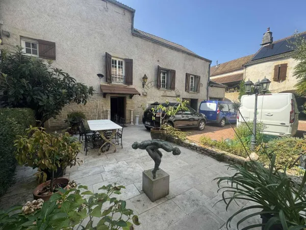 Cave 700 m² 